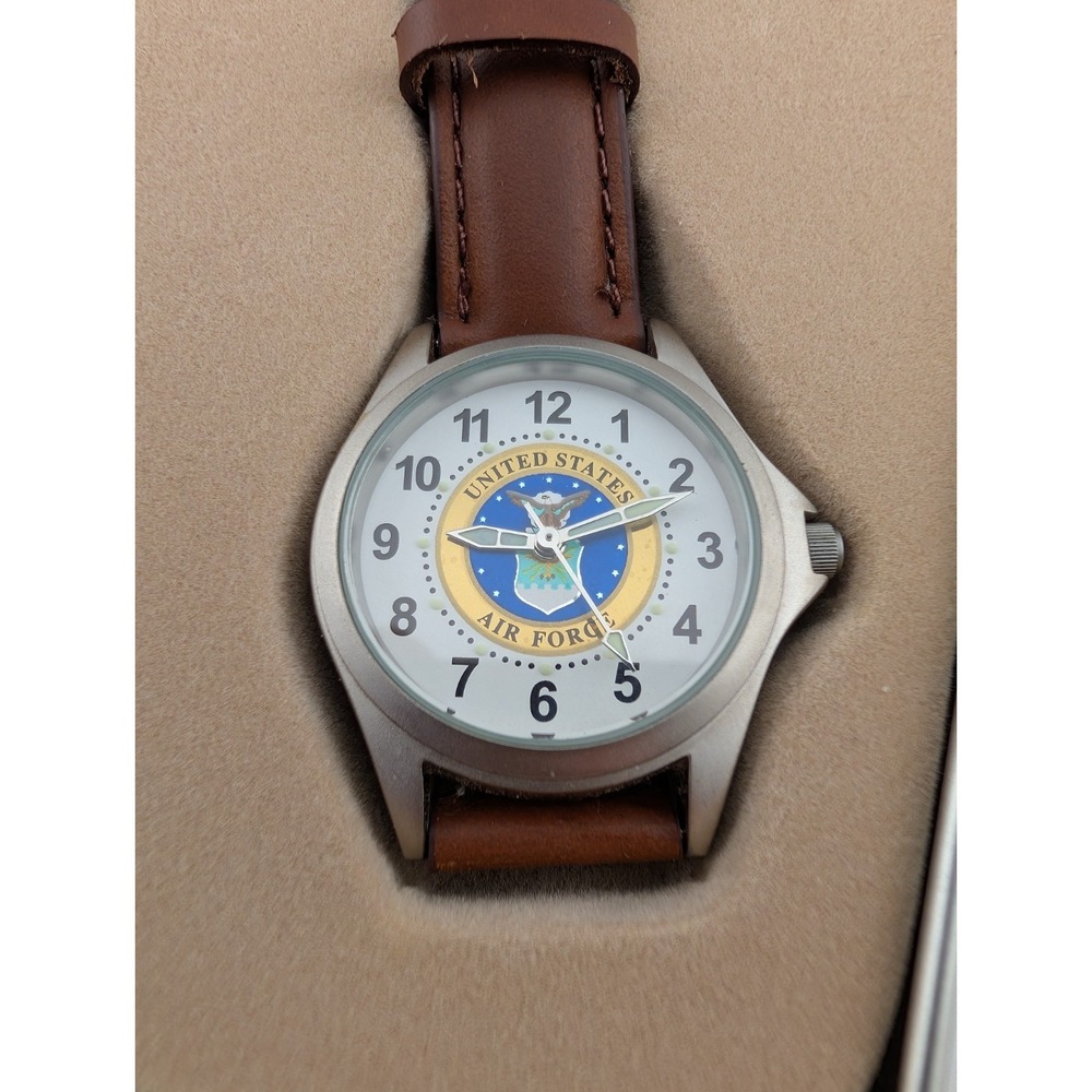 Vtg Avon 2006 Ladies U.S. Military Emblem Strap Watch in Tin U.S. Air‎ Force